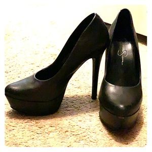 Jessica Simpson Black Platform Pumps